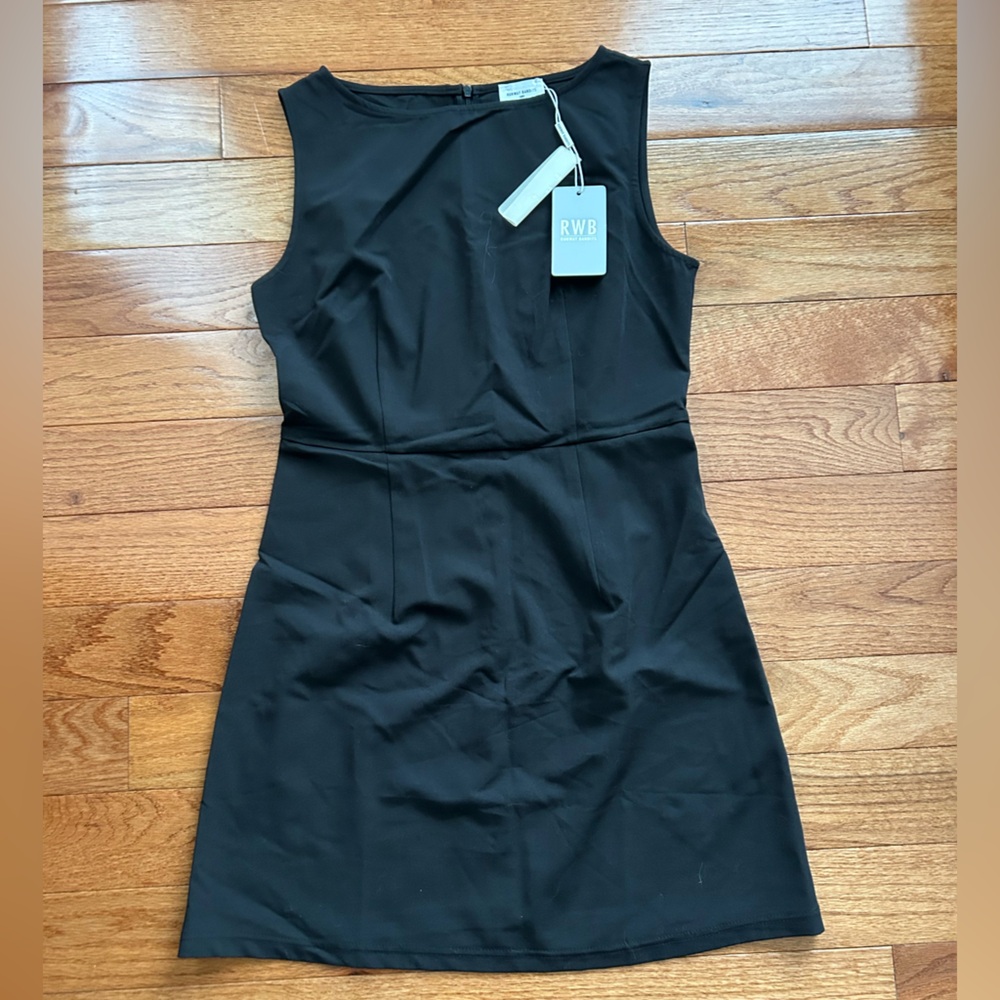 Elegant Black runway bandits Dress size large new with tags